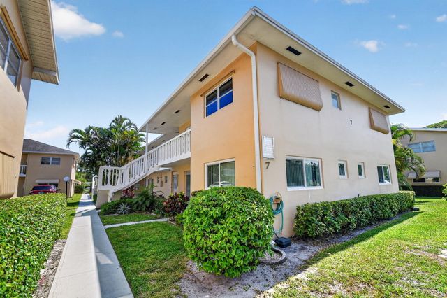 2111 NE 1st Court 204, Boynton Beach, FL 33435