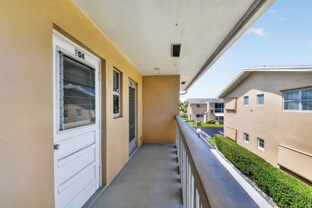 2111 NE 1st Court 204, Boynton Beach, FL 33435