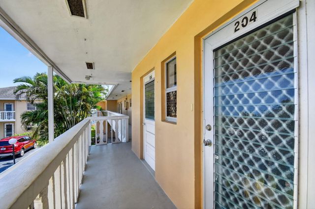 2111 NE 1st Court 204, Boynton Beach, FL 33435