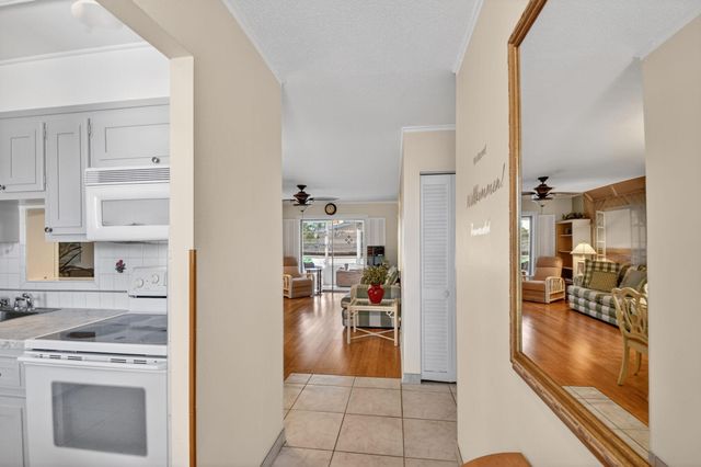 2111 NE 1st Court 204, Boynton Beach, FL 33435