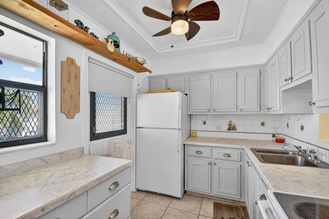 2111 NE 1st Court 204, Boynton Beach, FL 33435