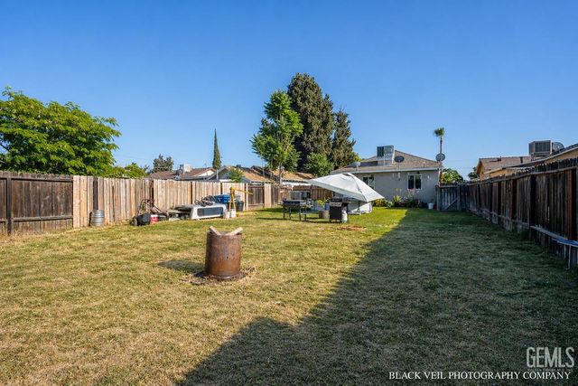 322 Wilson Avenue, Bakersfield, CA 93308