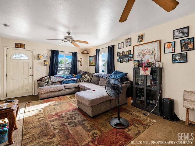 322 Wilson Avenue, Bakersfield, CA 93308