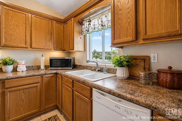 322 Wilson Avenue, Bakersfield, CA 93308