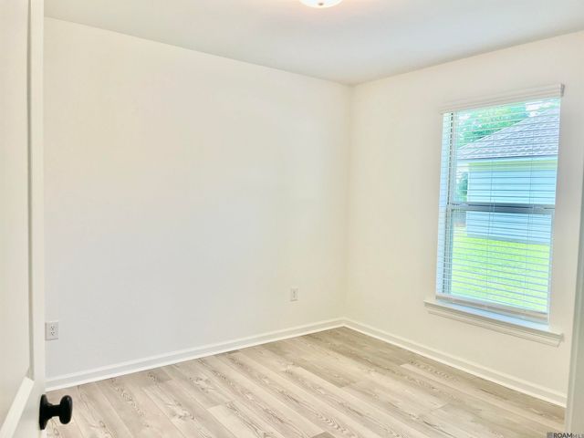 10922 S Lakeside Dr, Denham Springs, LA 70726
