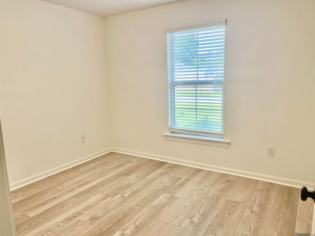 10922 S Lakeside Dr, Denham Springs, LA 70726