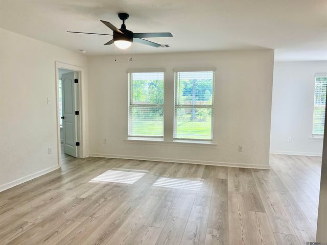 10922 S Lakeside Dr, Denham Springs, LA 70726