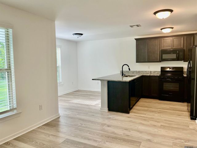 10922 S Lakeside Dr, Denham Springs, LA 70726