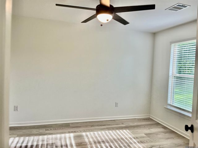 10922 S Lakeside Dr, Denham Springs, LA 70726