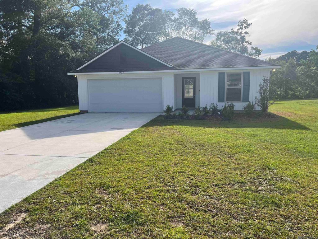 10922 S Lakeside Dr, Denham Springs, LA 70726