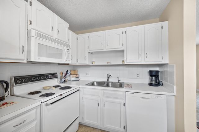 3 Vista Gardens Trl 202, Vero Beach, FL 32962