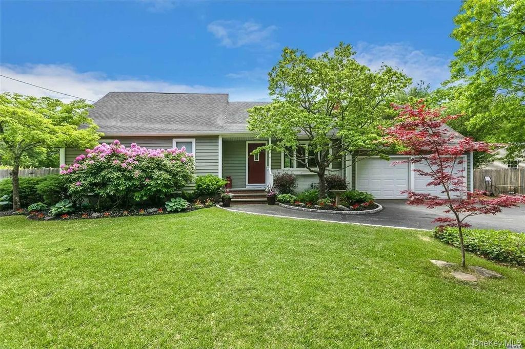 219 Pond Road, Bohemia, NY 11716