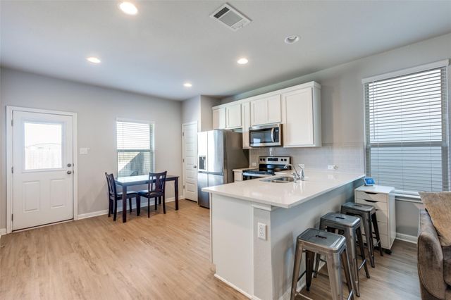 204 Kellys Heroes WAY, Jarrell, TX 76537