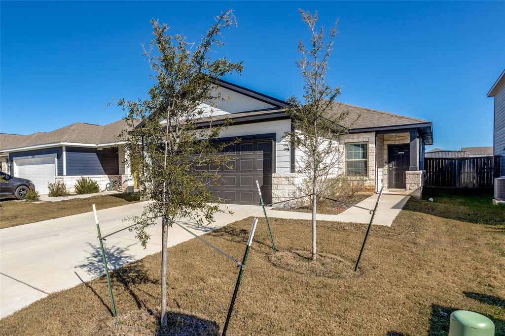 204 Kellys Heroes WAY, Jarrell, TX 76537