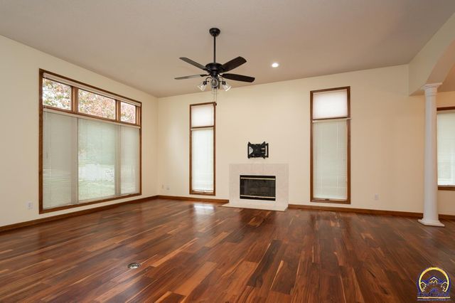 3633 SW Ashworth CT, Topeka, KS 66614