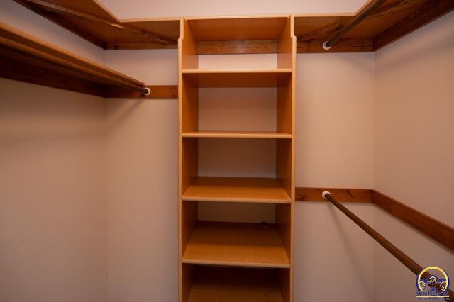 3633 SW Ashworth CT, Topeka, KS 66614