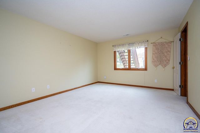 3633 SW Ashworth CT, Topeka, KS 66614