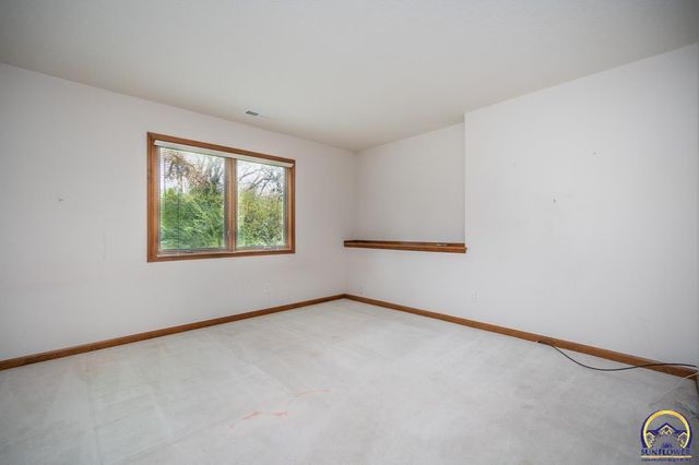 3633 SW Ashworth CT, Topeka, KS 66614