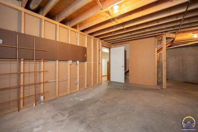 3633 SW Ashworth CT, Topeka, KS 66614