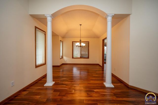 3633 SW Ashworth CT, Topeka, KS 66614