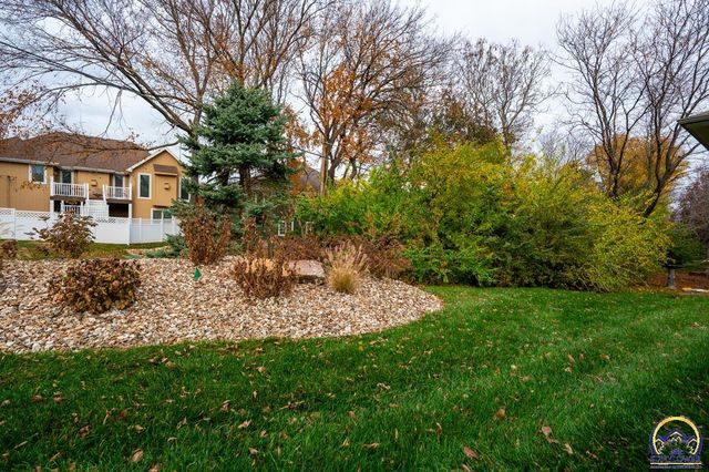 3633 SW Ashworth CT, Topeka, KS 66614