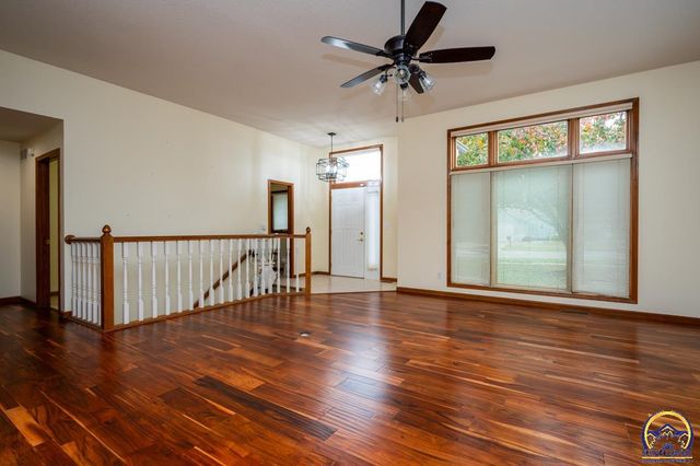 3633 SW Ashworth CT, Topeka, KS 66614