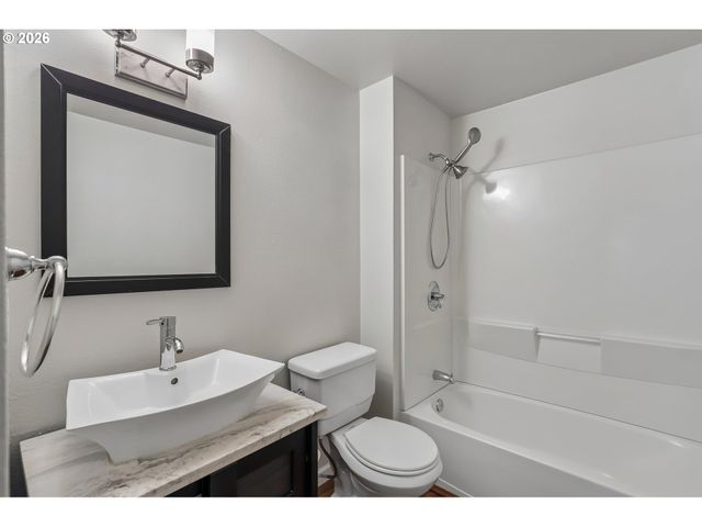 2442 MARGERY St, West Linn, OR 97068