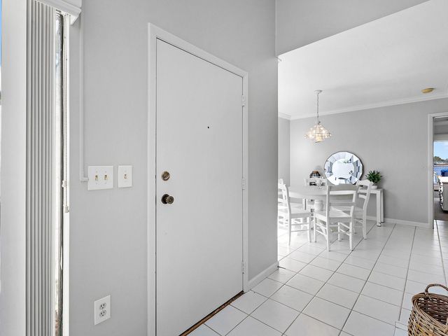 1585 TARPON CENTER DRIVE 31, Venice, FL 34285