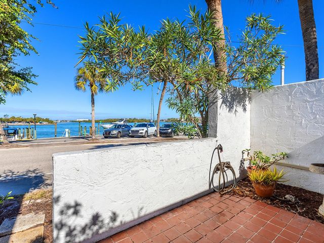 1585 TARPON CENTER DRIVE 31, Venice, FL 34285