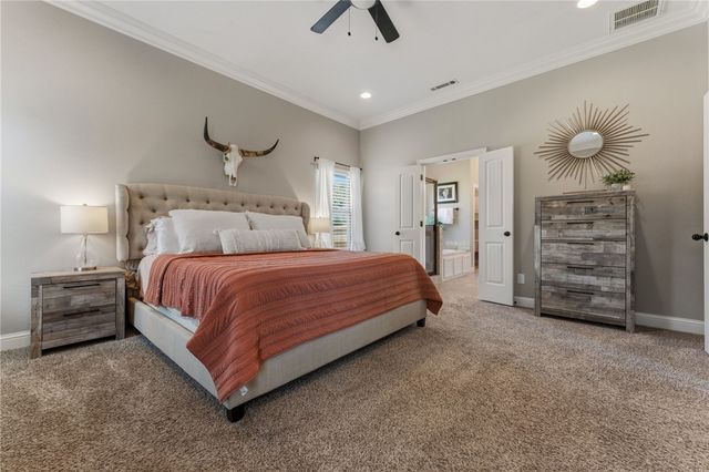 5603 Sombreado Road, Fayetteville, AR 72703