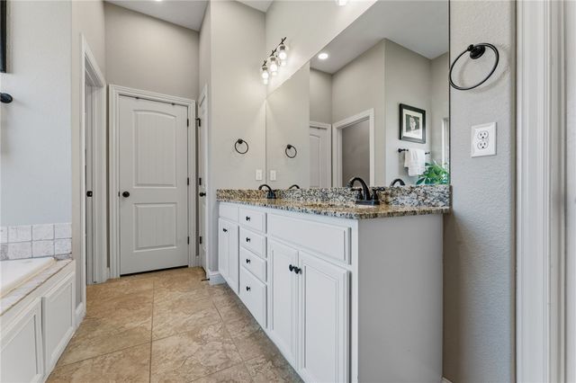 5603 Sombreado Road, Fayetteville, AR 72703