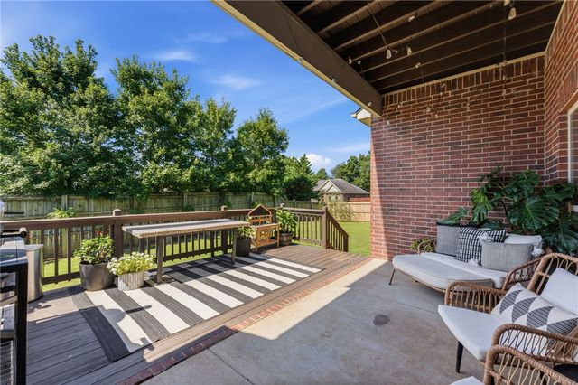 5603 Sombreado Road, Fayetteville, AR 72703