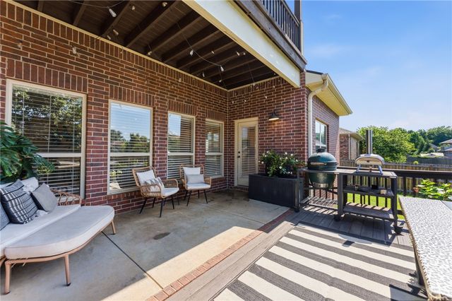 5603 Sombreado Road, Fayetteville, AR 72703
