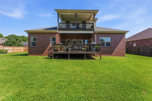 5603 Sombreado Road, Fayetteville, AR 72703