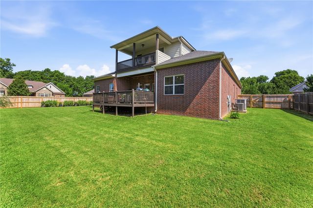 5603 Sombreado Road, Fayetteville, AR 72703
