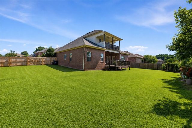 5603 Sombreado Road, Fayetteville, AR 72703