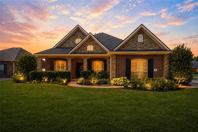 5603 Sombreado Road, Fayetteville, AR 72703