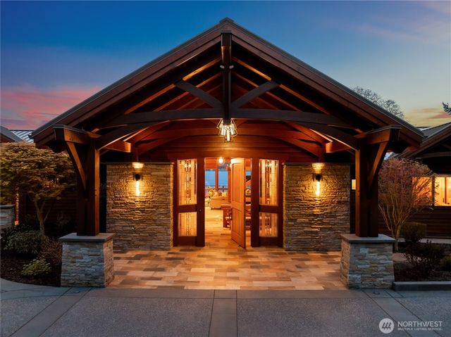 560 E Cronquist Road, Allyn, WA 98524