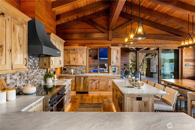 560 E Cronquist Road, Allyn, WA 98524