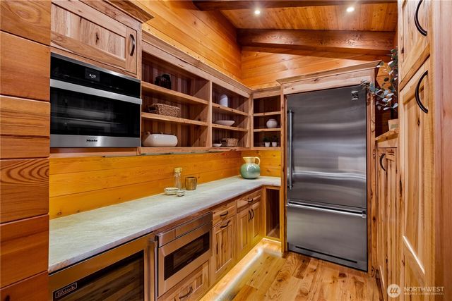 560 E Cronquist Road, Allyn, WA 98524