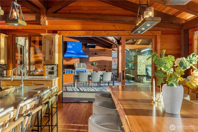 560 E Cronquist Road, Allyn, WA 98524