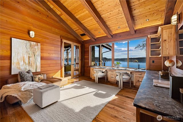 560 E Cronquist Road, Allyn, WA 98524