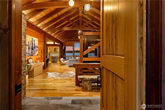 560 E Cronquist Road, Allyn, WA 98524