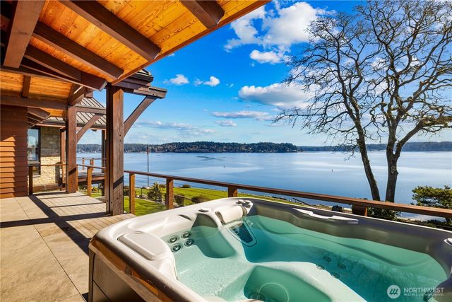 560 E Cronquist Road, Allyn, WA 98524