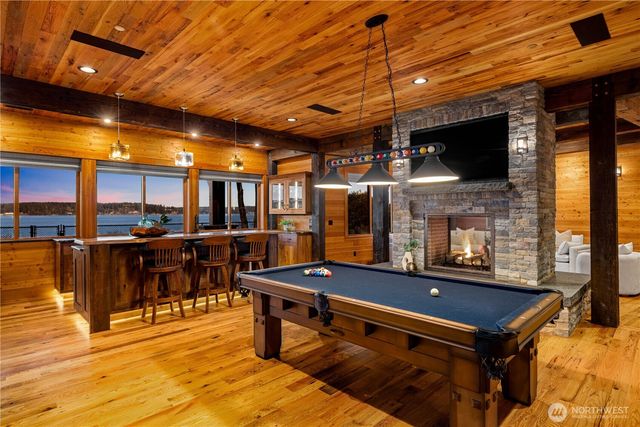 560 E Cronquist Road, Allyn, WA 98524