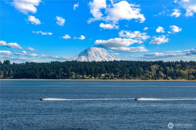 560 E Cronquist Road, Allyn, WA 98524