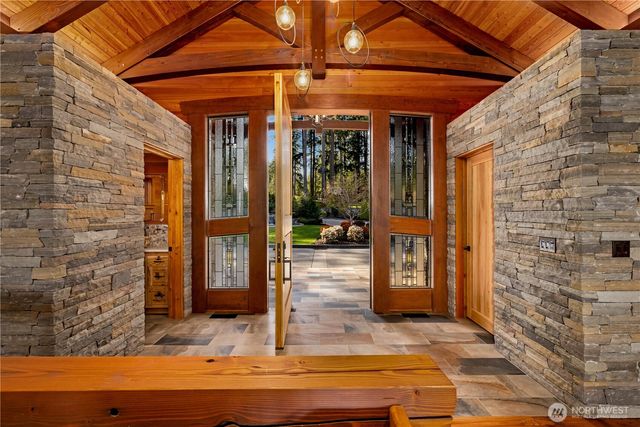 560 E Cronquist Road, Allyn, WA 98524