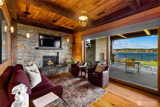 560 E Cronquist Road, Allyn, WA 98524