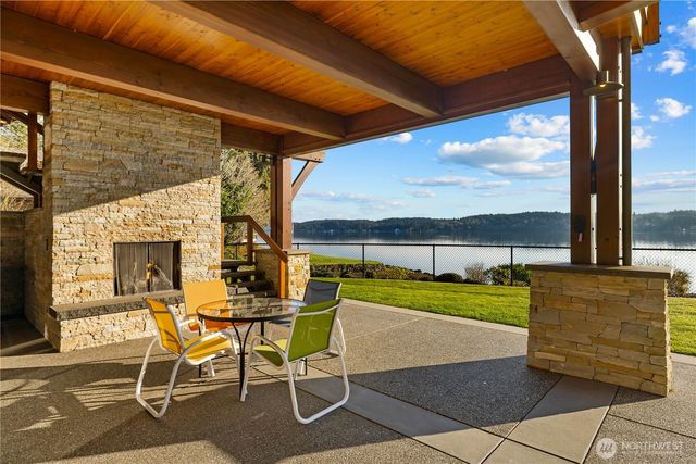 560 E Cronquist Road, Allyn, WA 98524