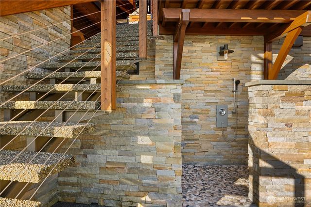 560 E Cronquist Road, Allyn, WA 98524